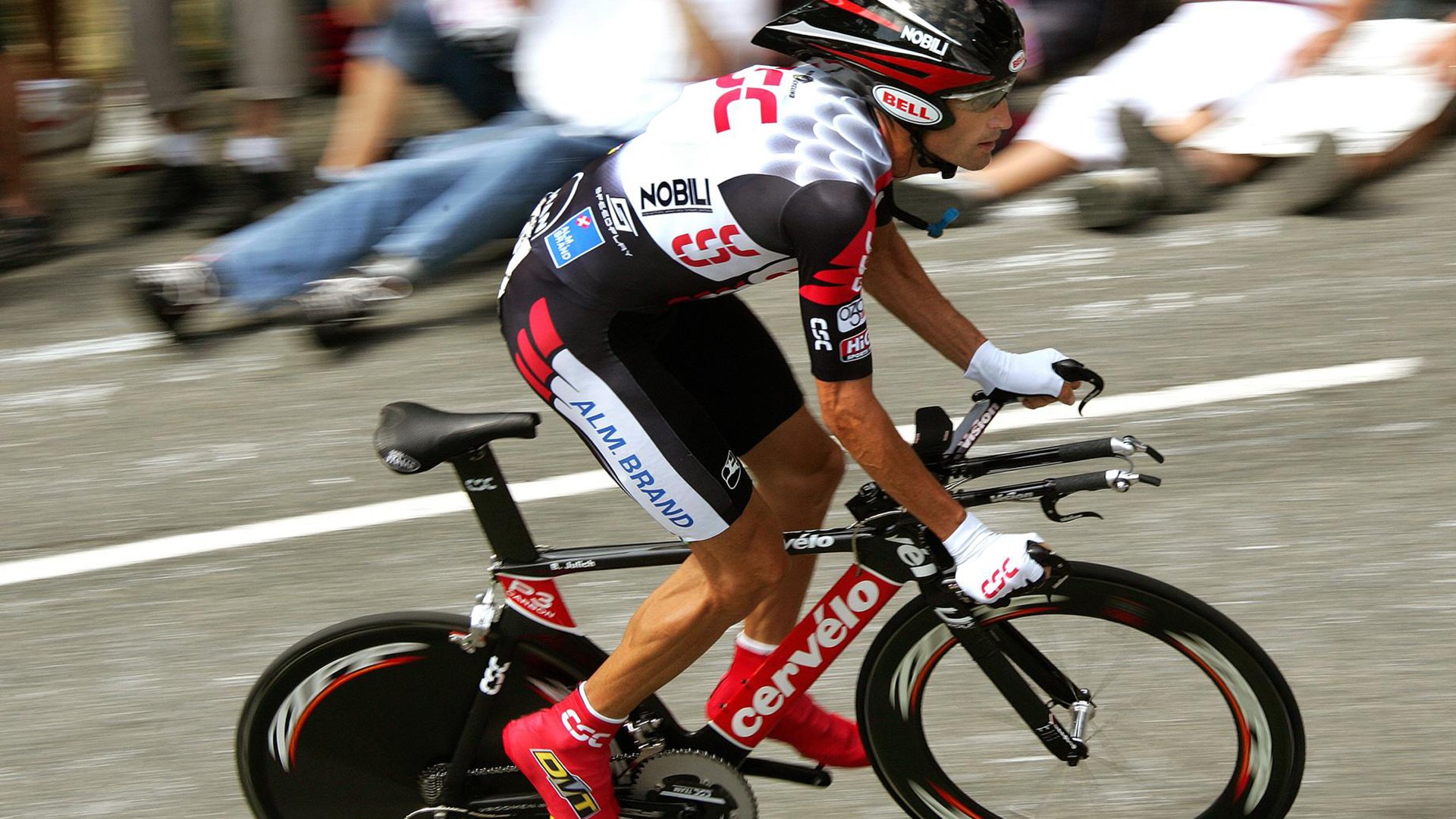 法甲战局胶着,比分1-1,比赛亮点:多次成功防守、角球占优,射门转化率高达50%