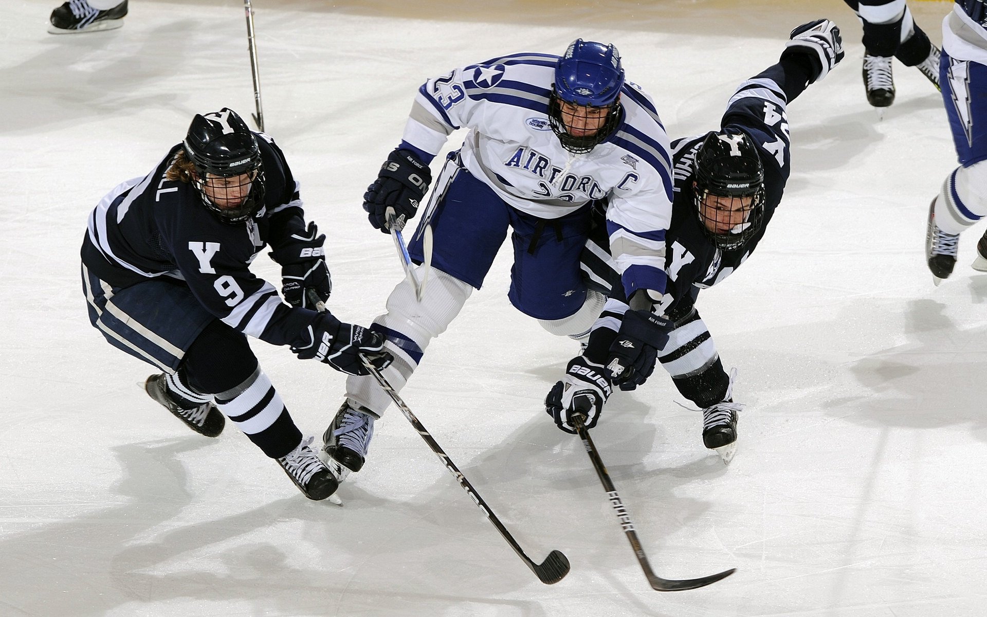 西甲:巴萨3-1逆转赫塔菲,莱万和登贝莱表现出色,巴萨3-3莱万特